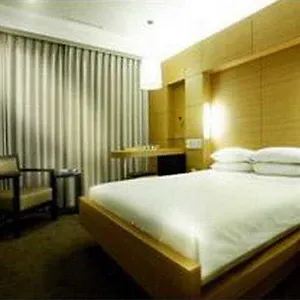 Green Grass Hotel
